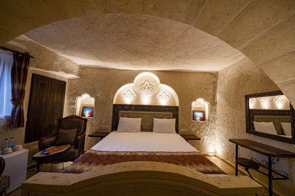 Premier Room | Minibar, individually decorated, individually furnished, desk