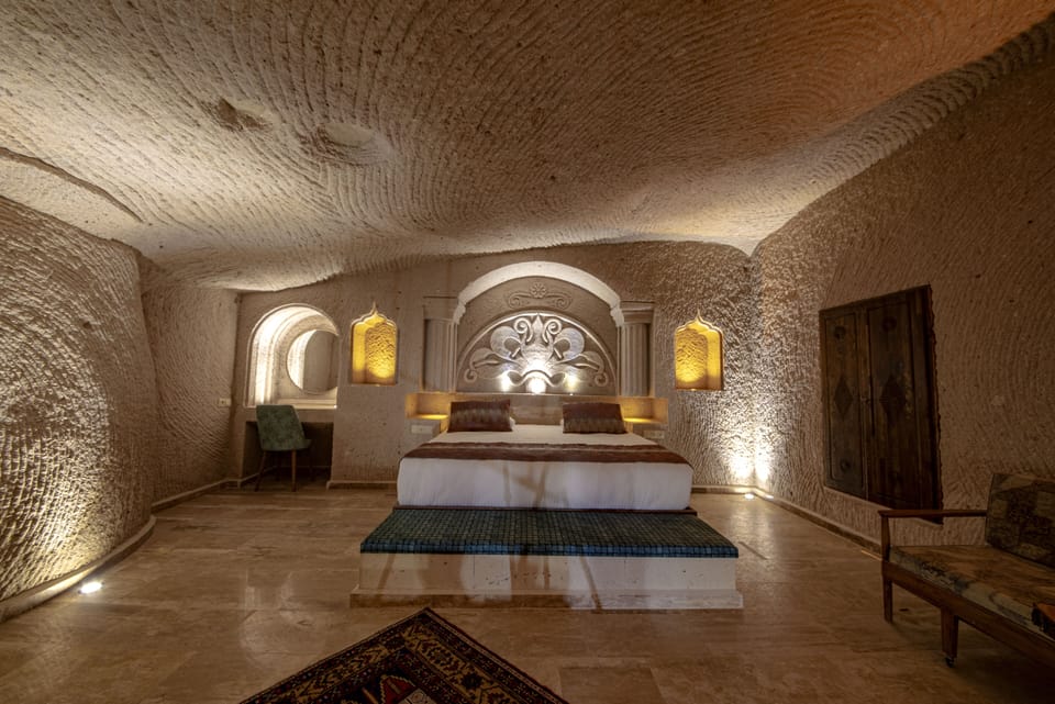 Signature Room | Minibar, individually decorated, individually furnished, desk