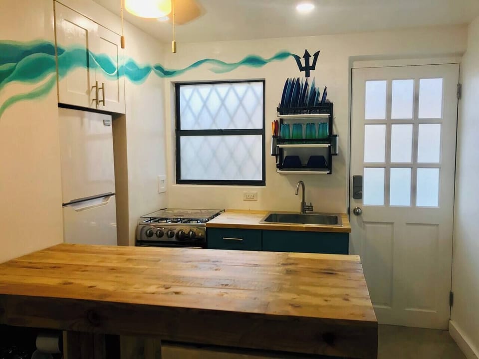 Eat in kitchenette (1)