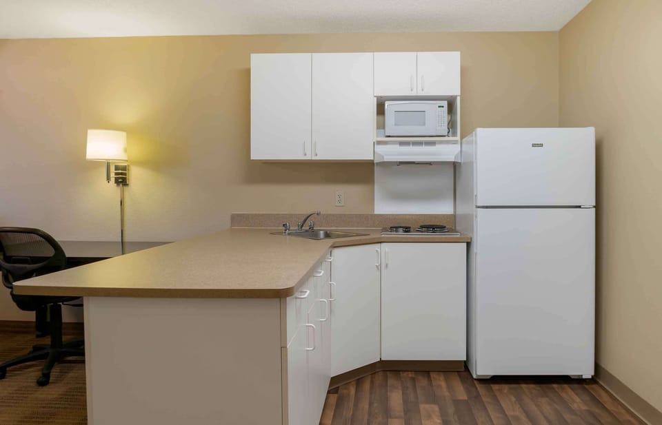 Desk, laptop workspace, iron/ironing board, WiFi (free)