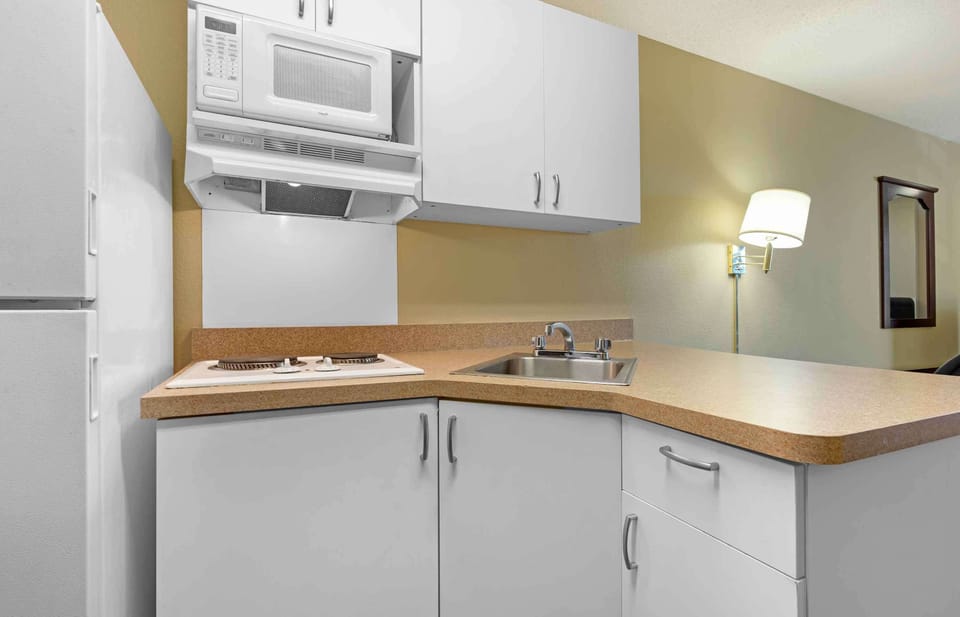 Studio, 2 Double Beds, Non Smoking | Desk, iron/ironing board, free WiFi, bed sheets