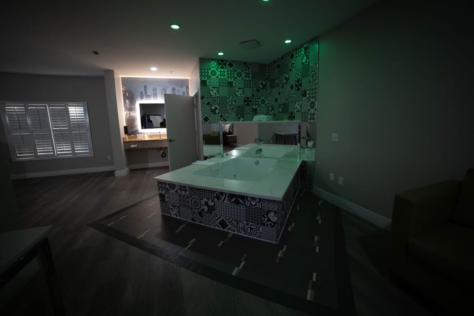 Honeymoon Room | Desk, iron/ironing board, free WiFi