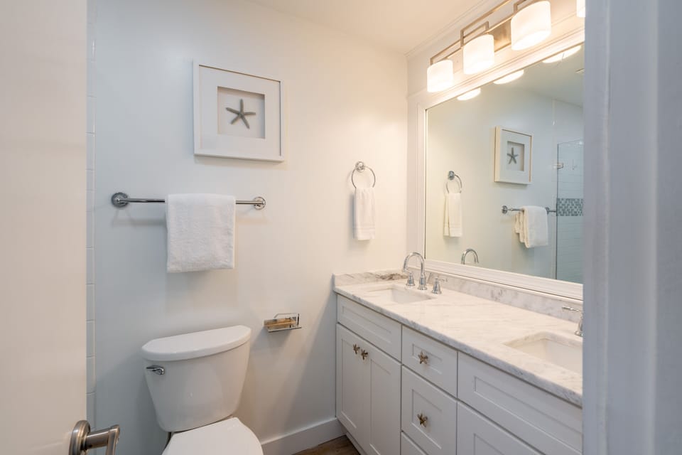 Bedroom 2's ensuite.