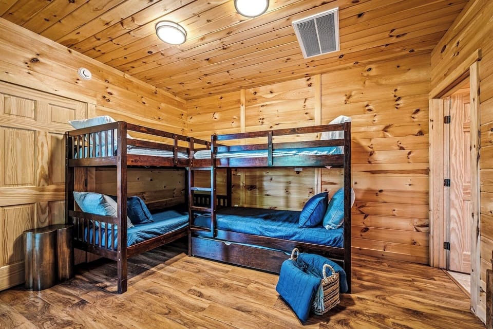 Bunk bed with 5 twin mattresses!
