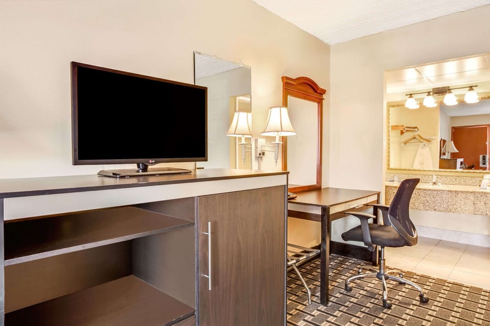 In-room safe, desk, rollaway beds (surcharge), WiFi (free)