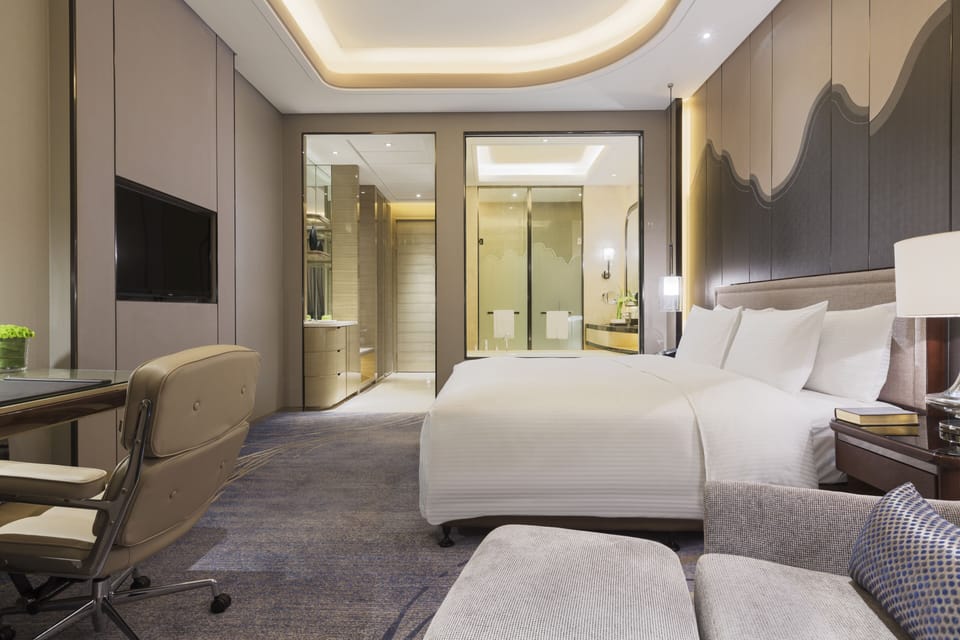 Down comforters, minibar, in-room safe, desk