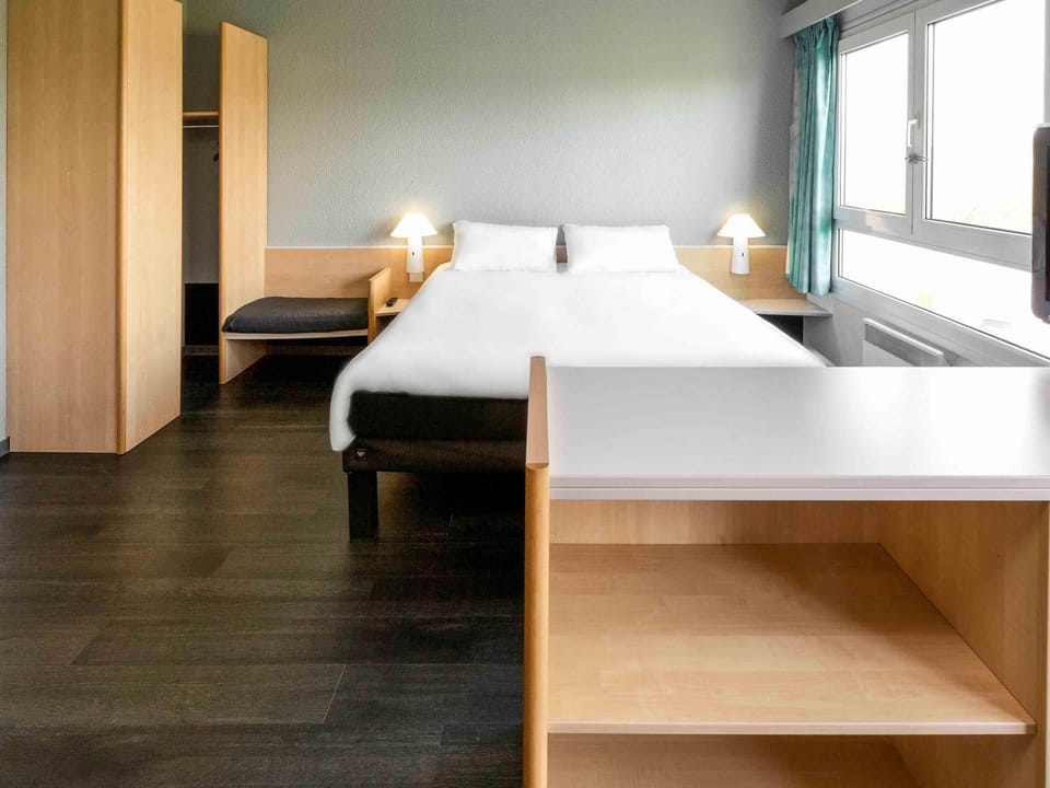 Standard Room, Multiple Beds | In-room safe, desk, blackout drapes, soundproofing