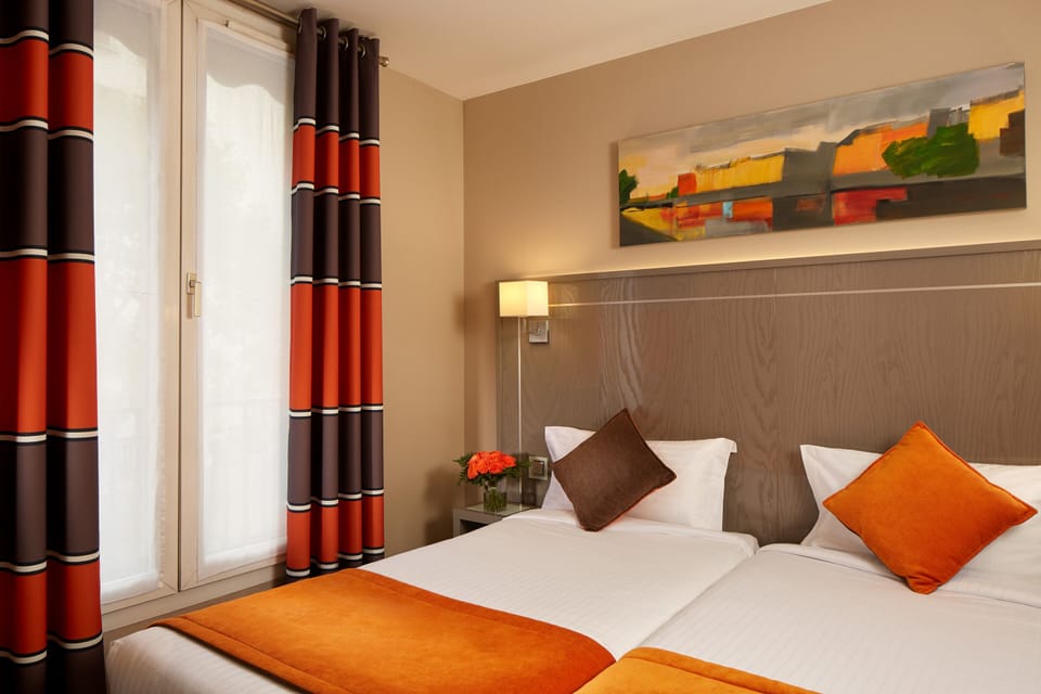 Twin Room | Hypo-allergenic bedding, in-room safe, desk, blackout drapes