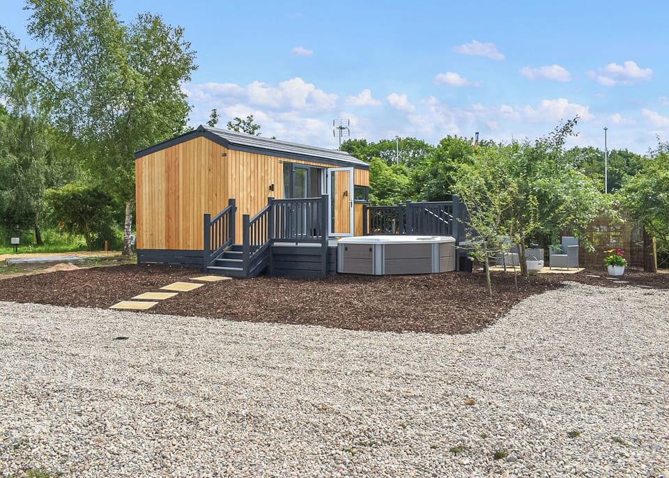 Exterior, Whirlpool, Outside