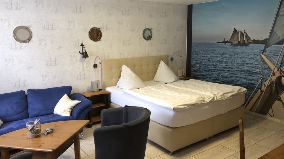 Double Room | In-room safe, individually decorated, individually furnished, desk