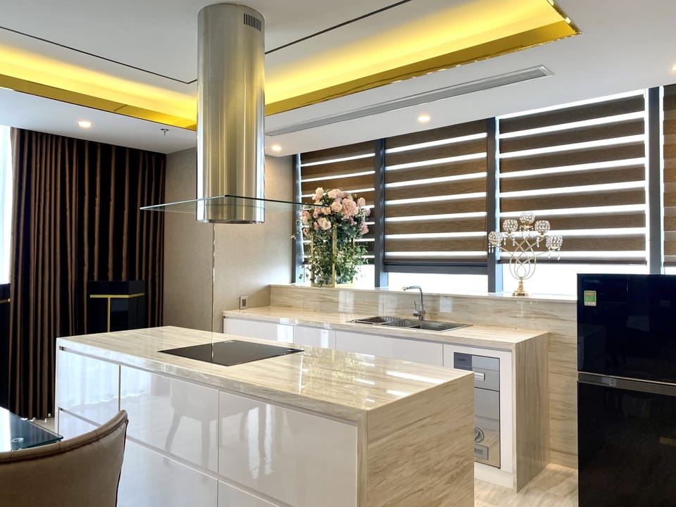 Luxury Penthouse | Minibar, desk, laptop workspace, free WiFi