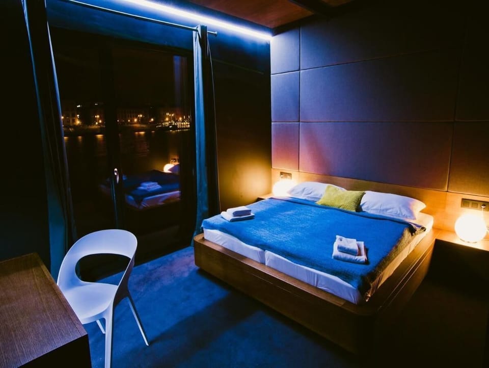 Blackout drapes, iron/ironing board, free WiFi