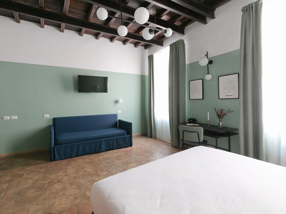 Junior Suite | In-room safe, desk, blackout drapes, iron/ironing board