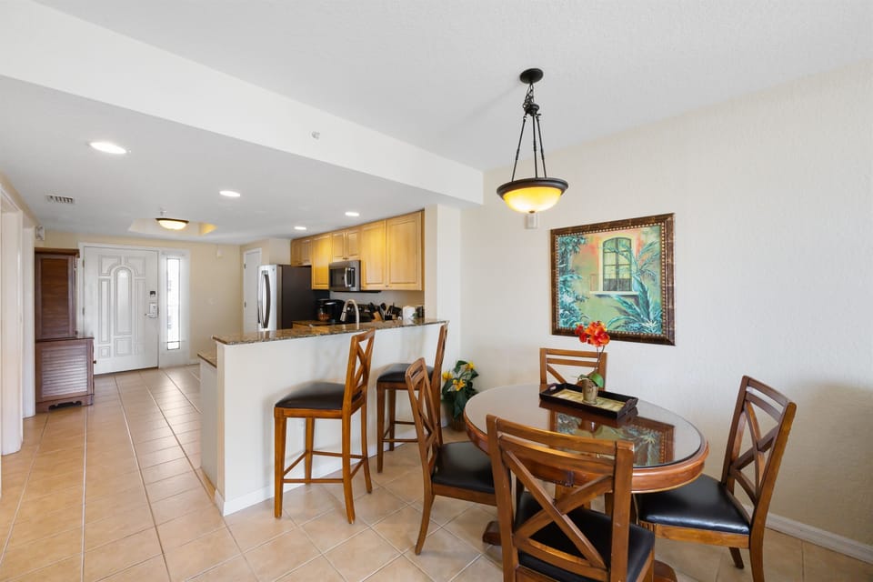 Dining table seats 4, breakfast bar seats 2