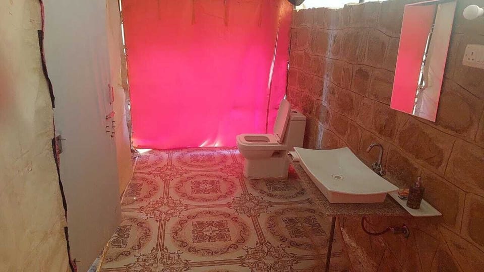 Deluxe Tent | Bathroom