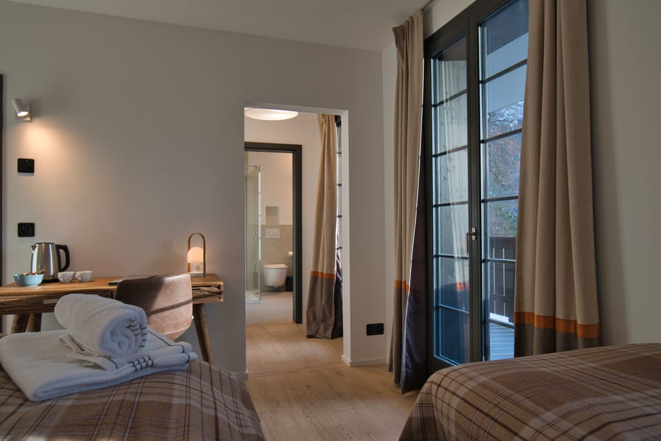 Panoramic Suite | Hypo-allergenic bedding, free WiFi