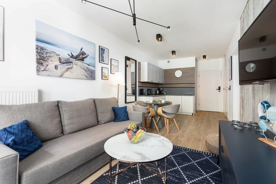 Spacious living room with full equipment. 