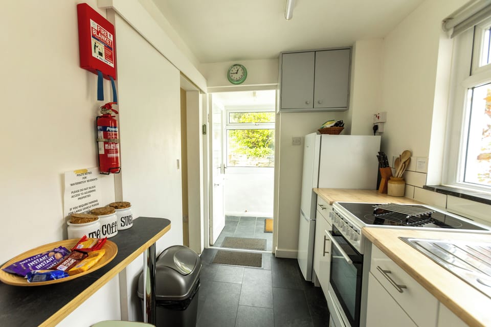 Basic House | Private kitchen | Coffee/tea maker, electric kettle, cookware/dishes/utensils