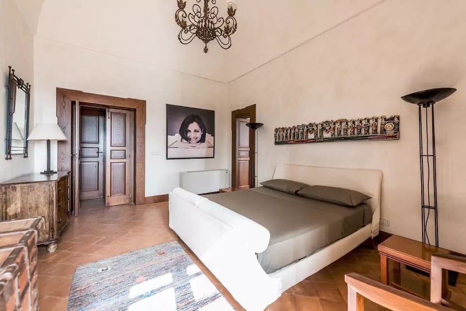 Luxury Apartment | In-room safe, blackout drapes, WiFi (free), individually furnished