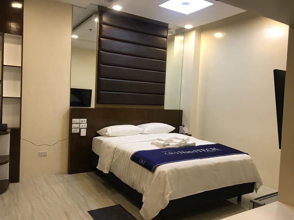Superior Room | Hypo-allergenic bedding, memory foam beds, free minibar items, desk