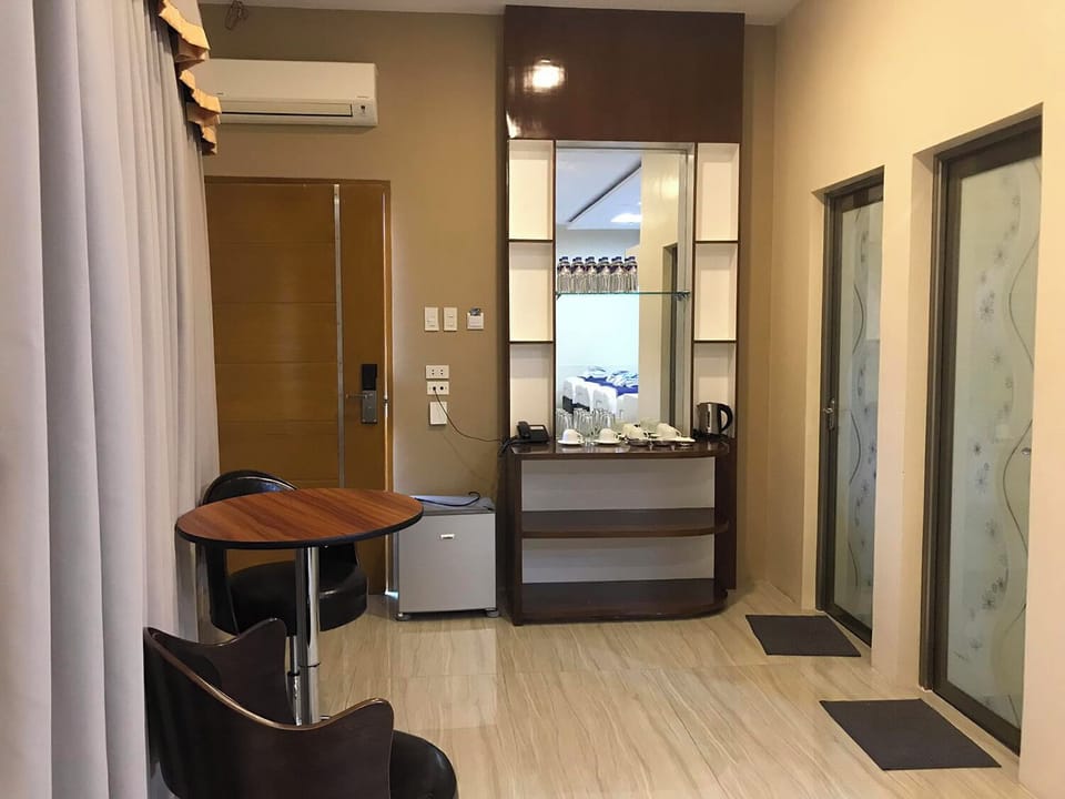 Family Shared Dormitory | Hypo-allergenic bedding, memory foam beds, free minibar items, desk