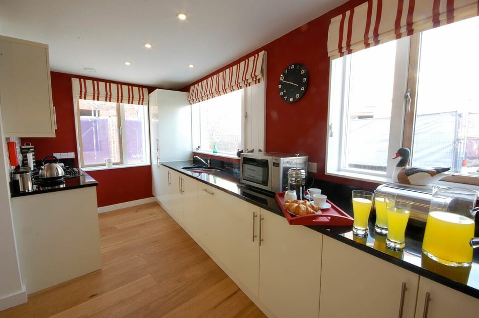 Fridge, microwave, dishwasher, cookware/dishes/utensils