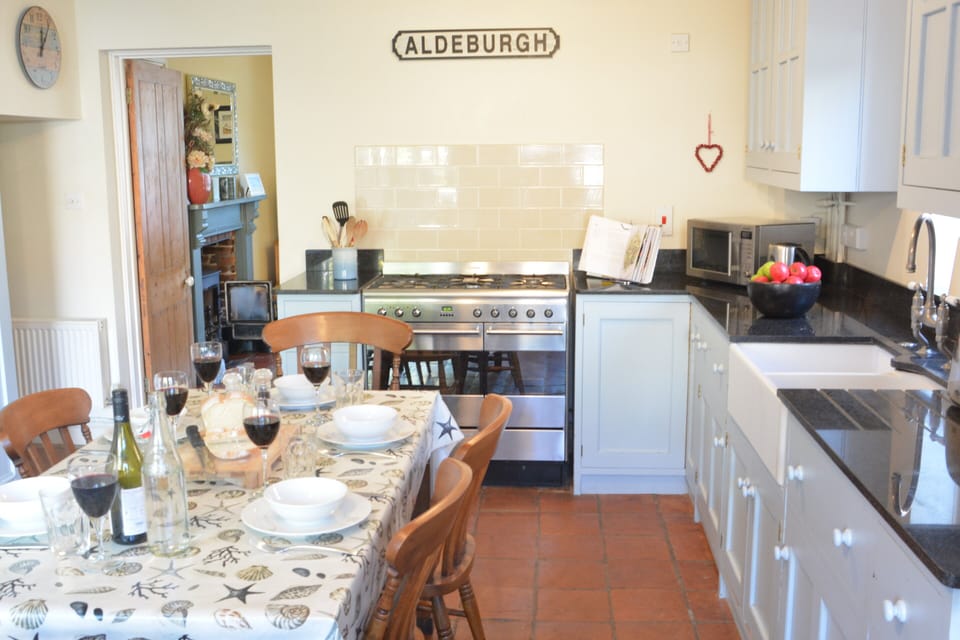 Fridge, dishwasher, cookware/dishes/utensils