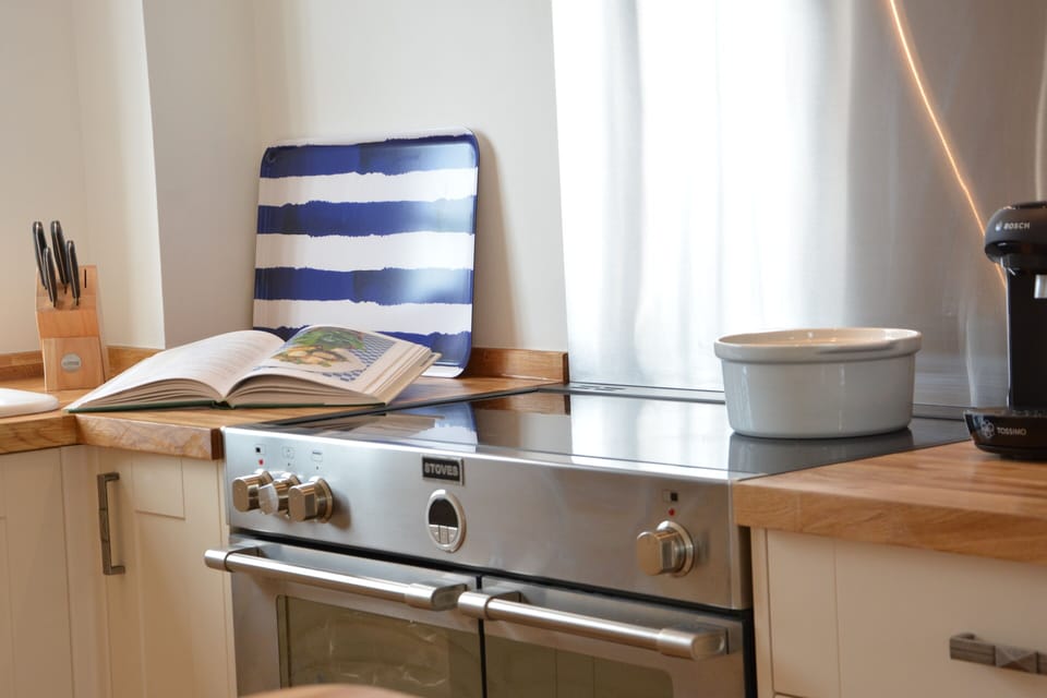 Fridge, dishwasher, cookware/dishes/utensils