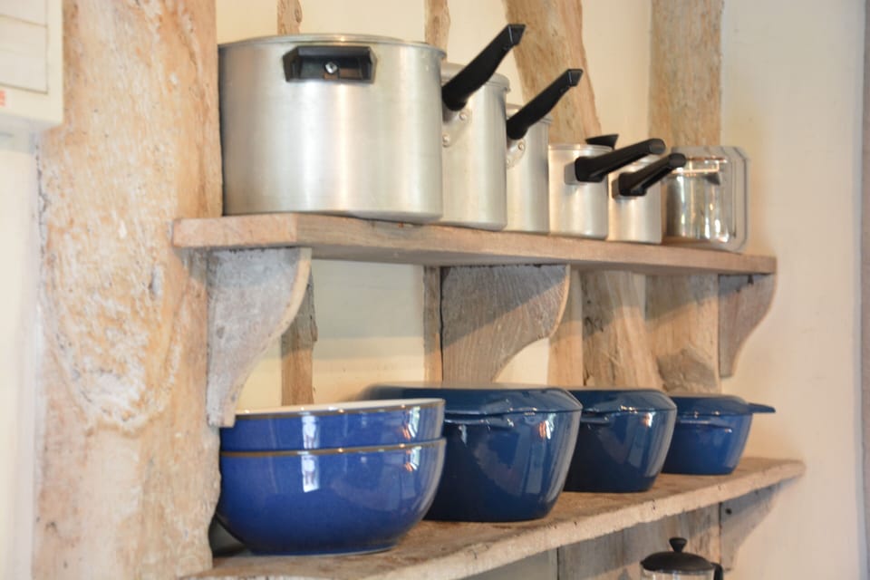 Fridge, cookware/dishes/utensils
