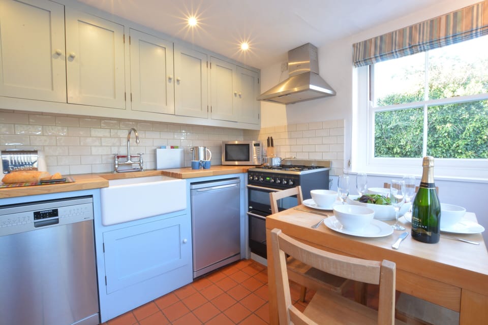 Fridge, dishwasher, cookware/dishes/utensils