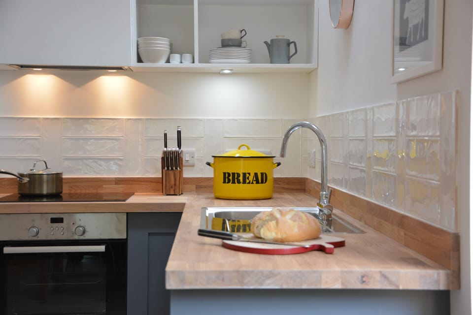 Fridge, dishwasher, cookware/dishes/utensils
