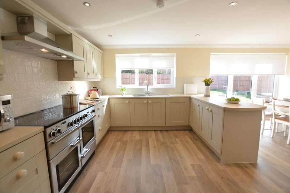 Fridge, microwave, dishwasher, cookware/dishes/utensils