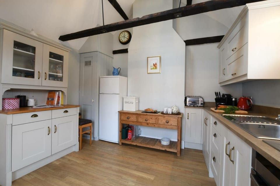 Fridge, dishwasher, cookware/dishes/utensils