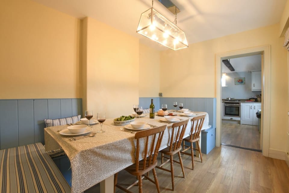 Cottage | Interior