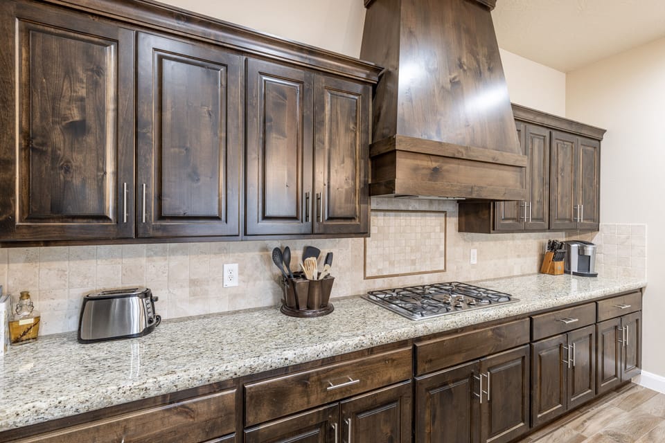 Modern Kitchen Cabinets - This sleek, modern kitchen has all the best upgrades to make cooking a breeze!