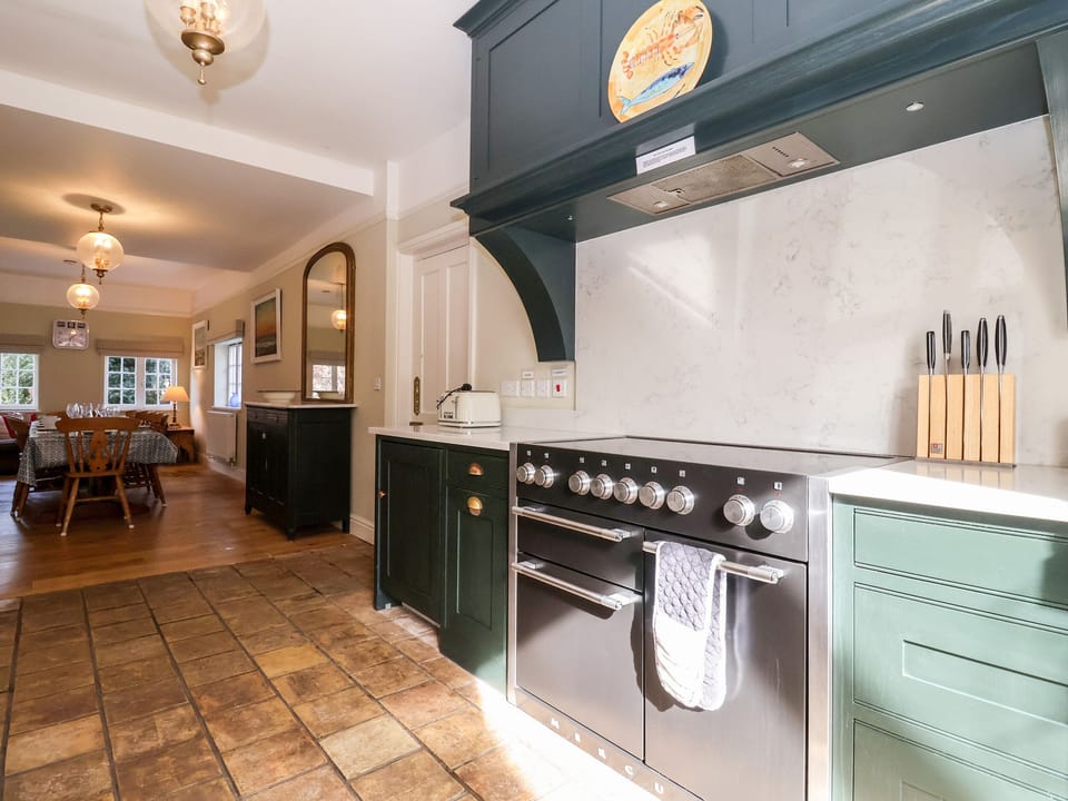 Fridge, cookware/dishes/utensils