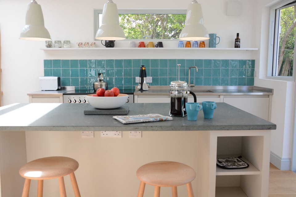Fridge, cookware/dishes/utensils