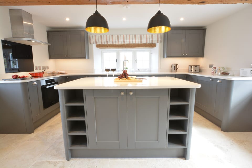 Fridge, dishwasher, cookware/dishes/utensils