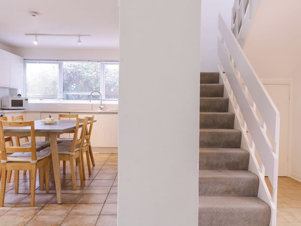 Cottage | Dining