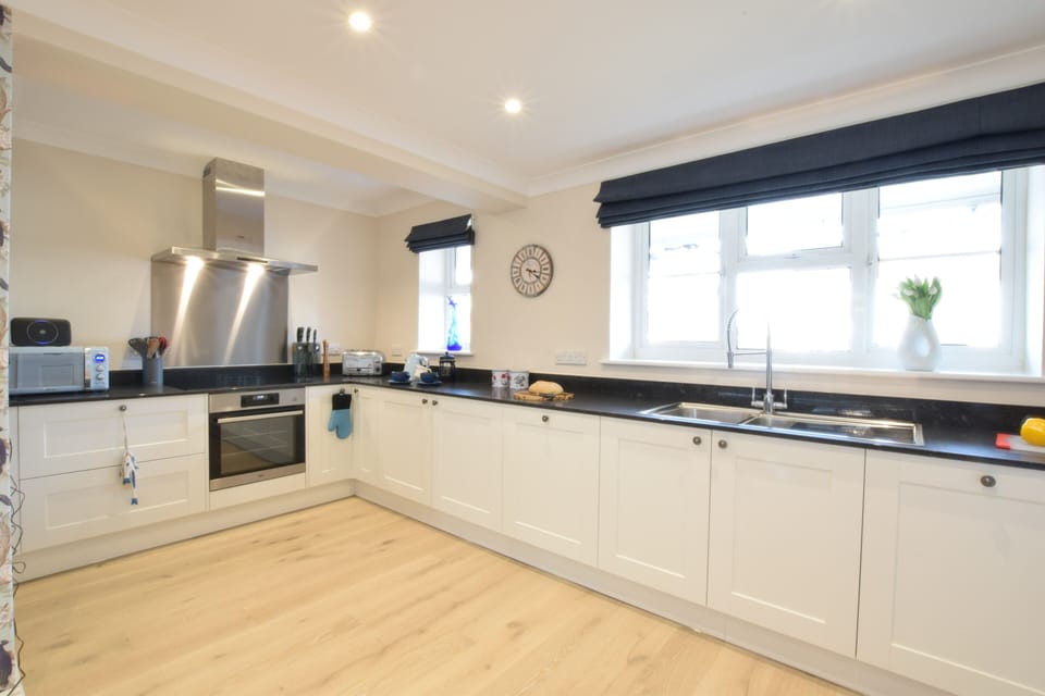 Fridge, dishwasher, cookware/dishes/utensils