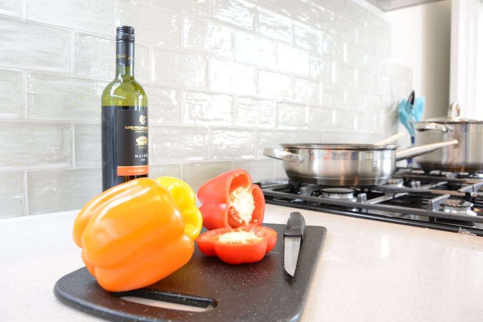 Fridge, cookware/dishes/utensils