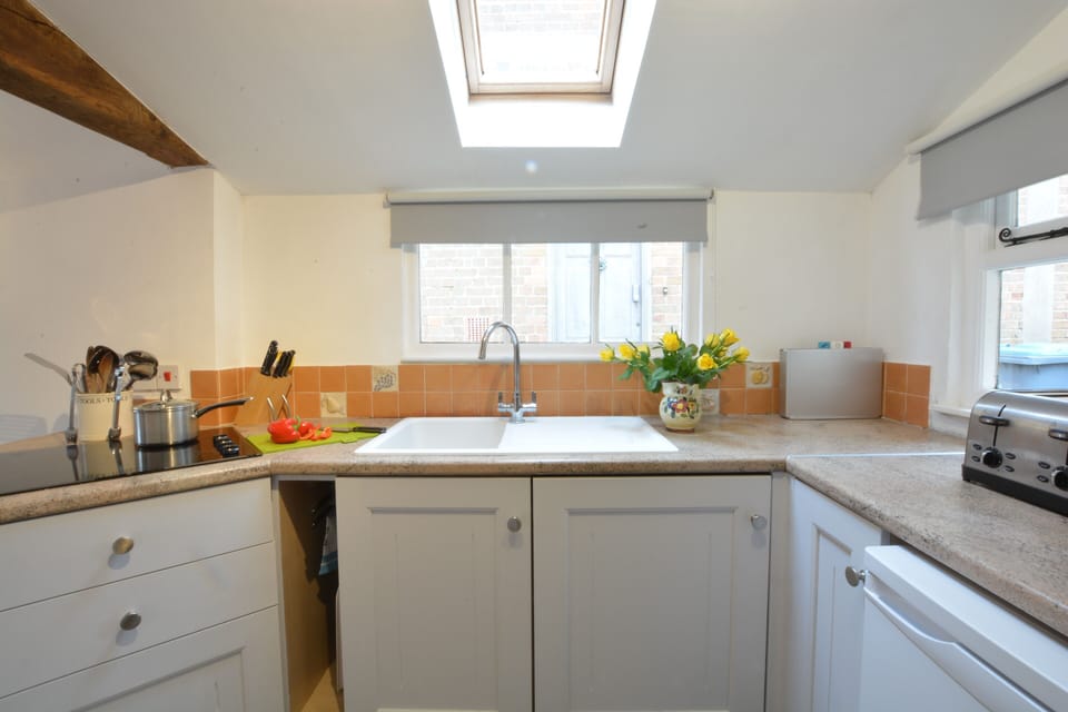 Fridge, dishwasher, cookware/dishes/utensils