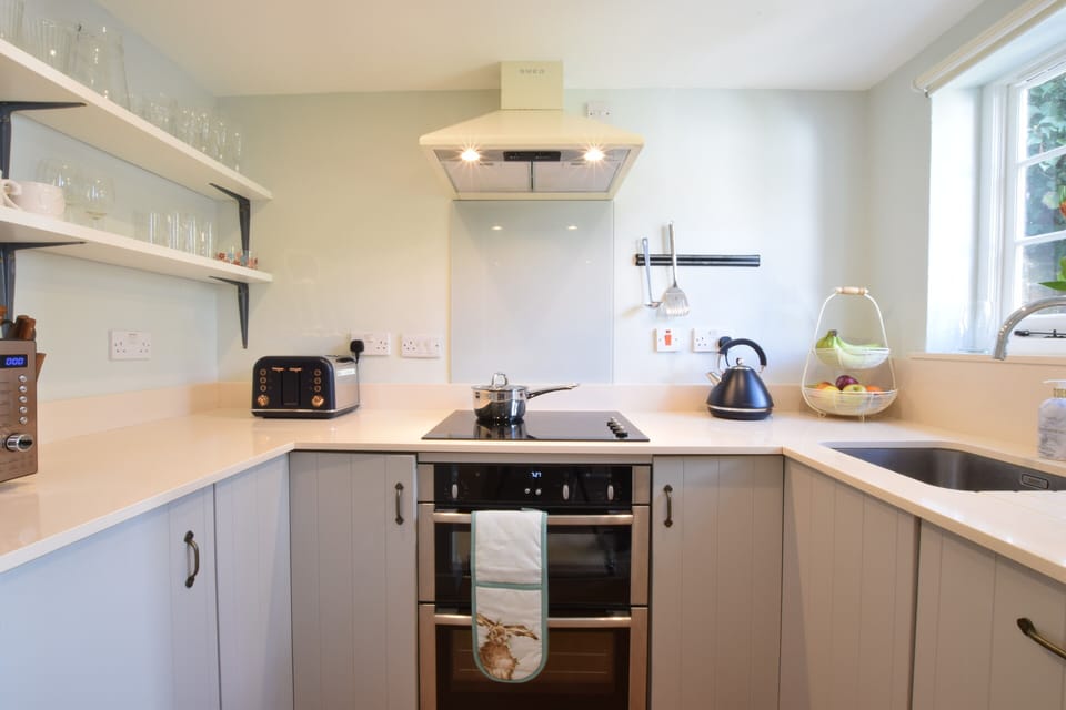 Fridge, dishwasher, cookware/dishes/utensils