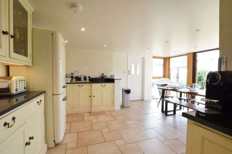 Fridge, dishwasher, cookware/dishes/utensils