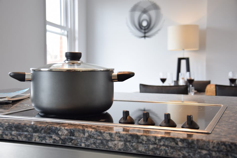 Fridge, cookware/dishes/utensils