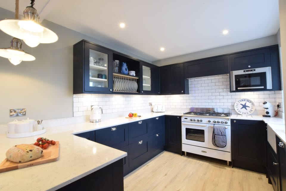 Fridge, microwave, dishwasher, cookware/dishes/utensils