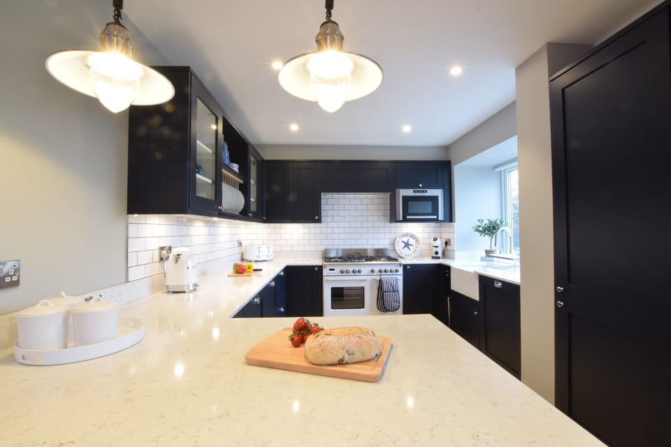 Fridge, microwave, dishwasher, cookware/dishes/utensils