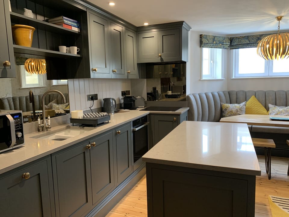 Fridge, dishwasher, cookware/dishes/utensils