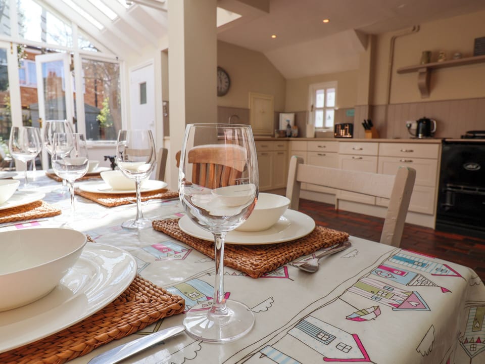 Cottage | Dining