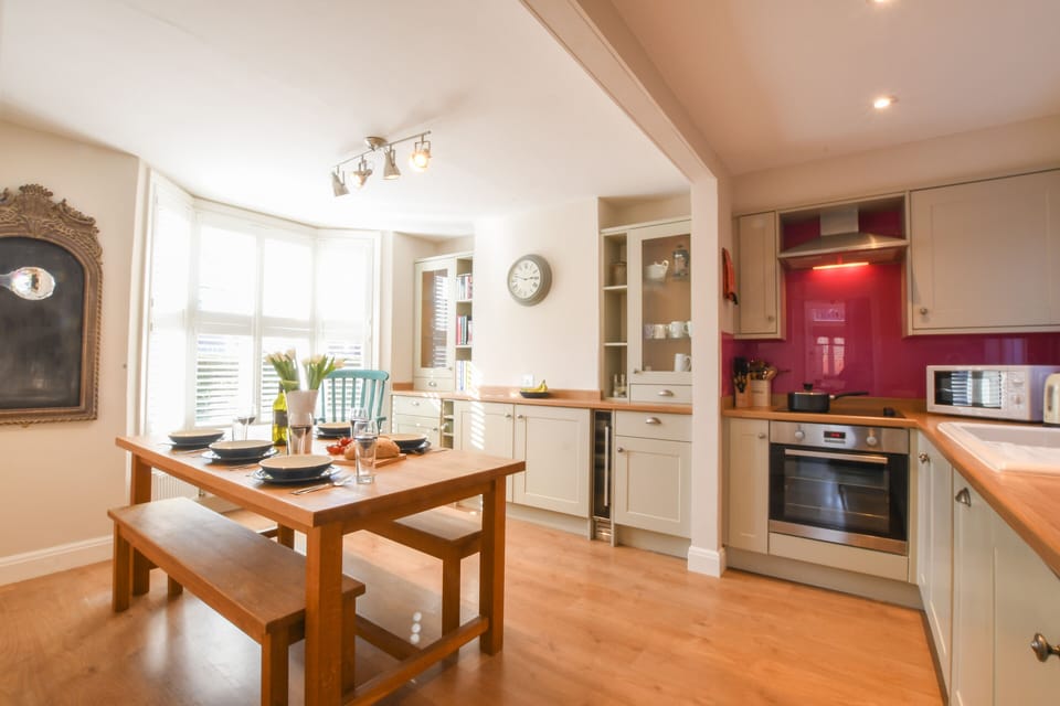 Fridge, dishwasher, cookware/dishes/utensils